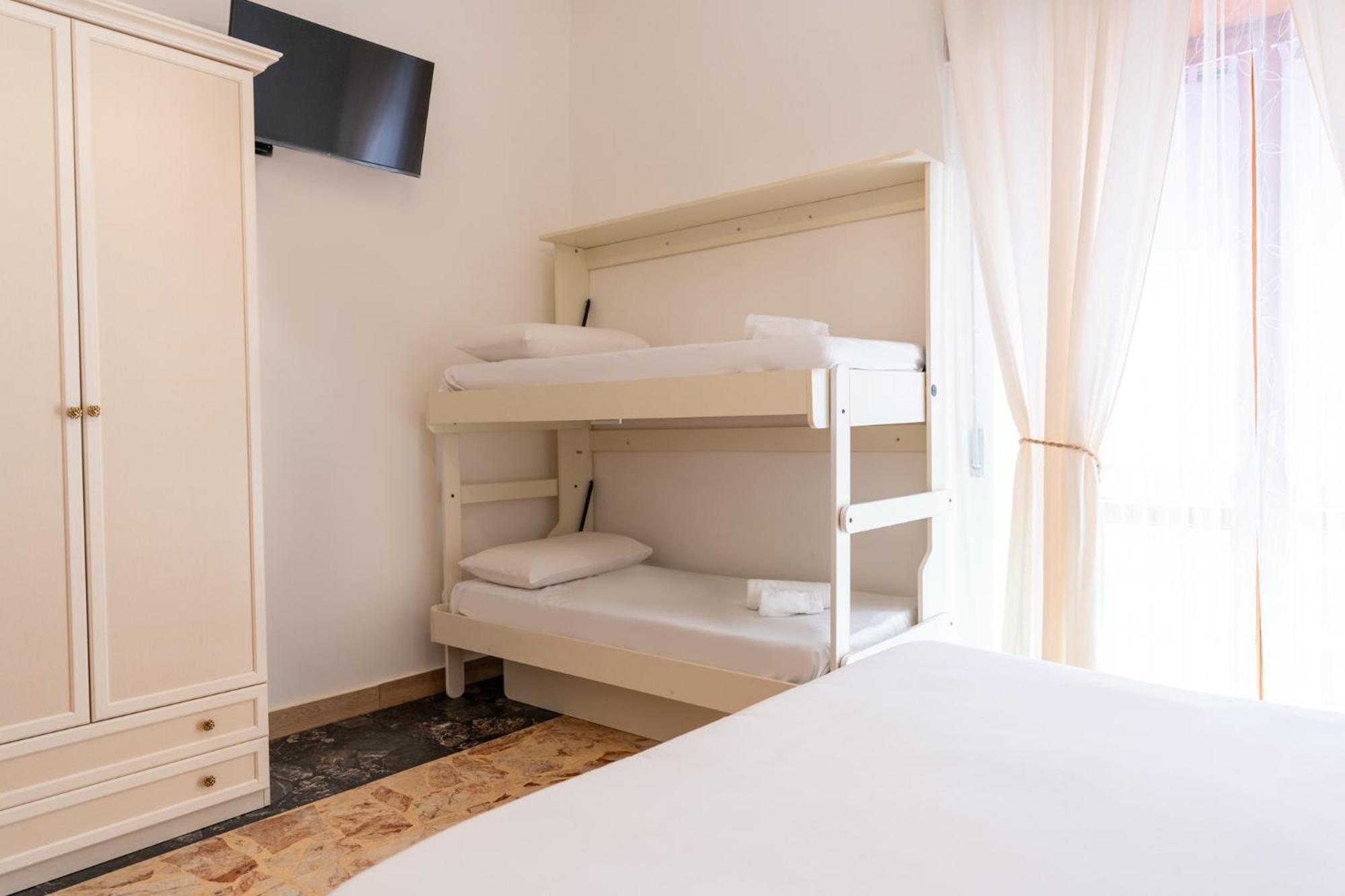 Tombolata Hotel Napels Buitenkant foto
