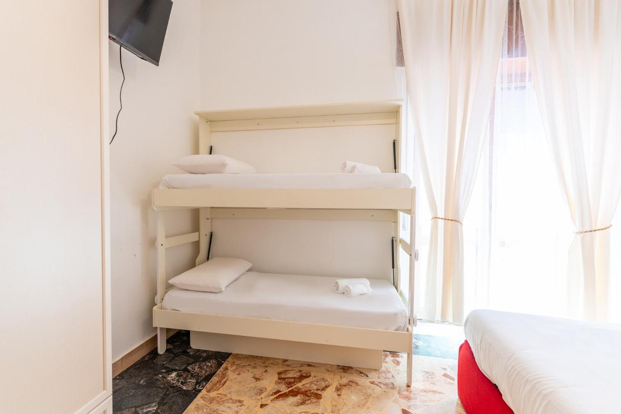 Tombolata Hotel Napels Buitenkant foto